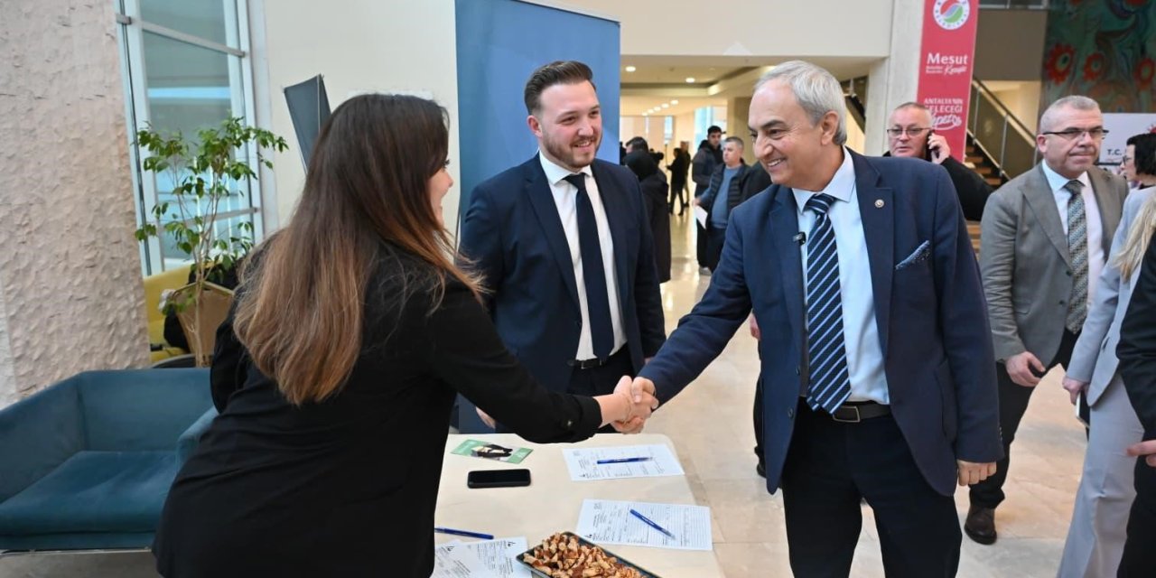 Kepez’de İş Arayanlarla İşverenler Aynı Çatı Altında Buluştu