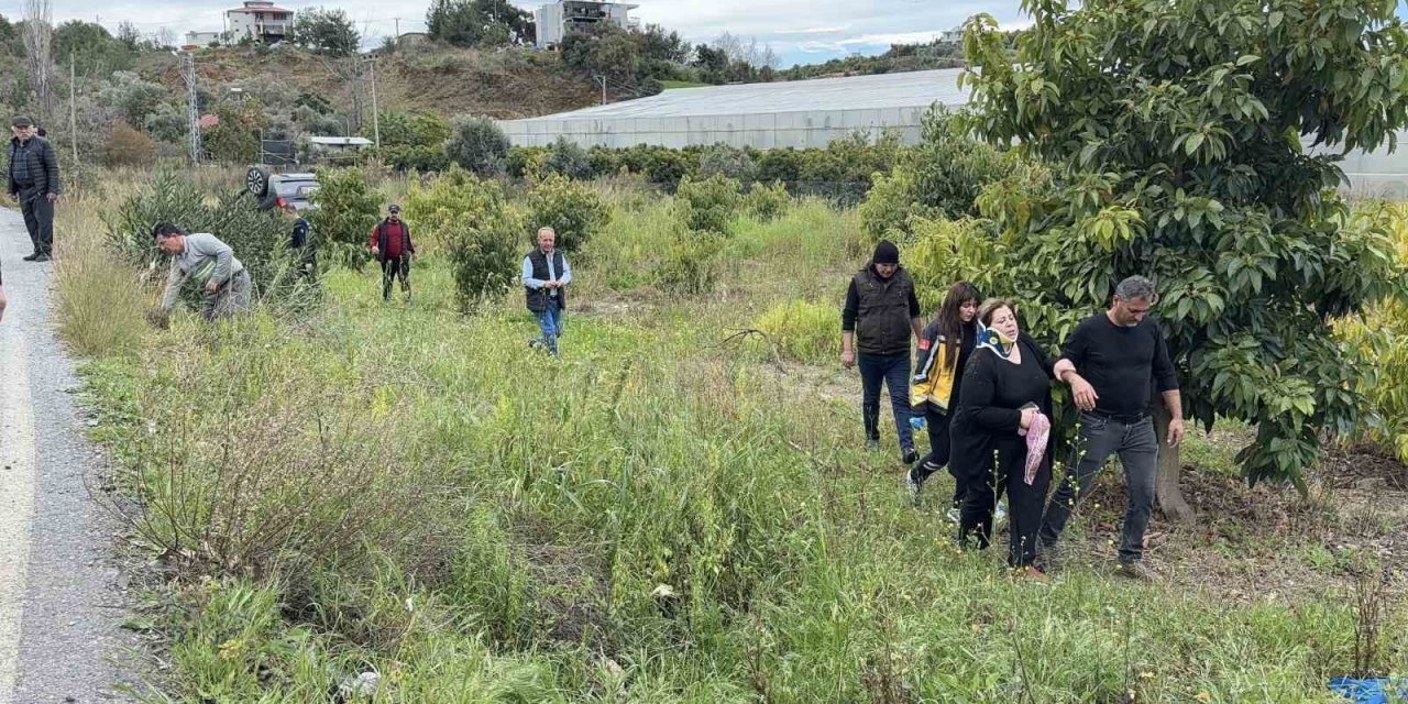 Antalya’da Takla Atan Hafif Ticari Aracın Sürücüsü Yaralandı