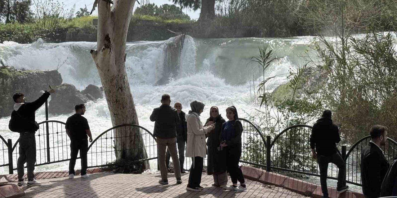 Tarsus Şelalesi’ne Yağış Sonrası Ziyaretçi Akını