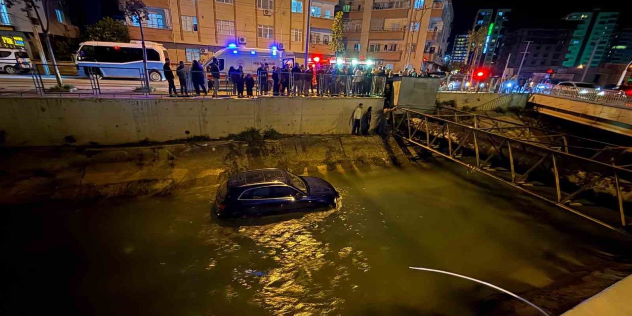 Otomobil Kanala Uçtu, Facia Ucuz Atlatıldı