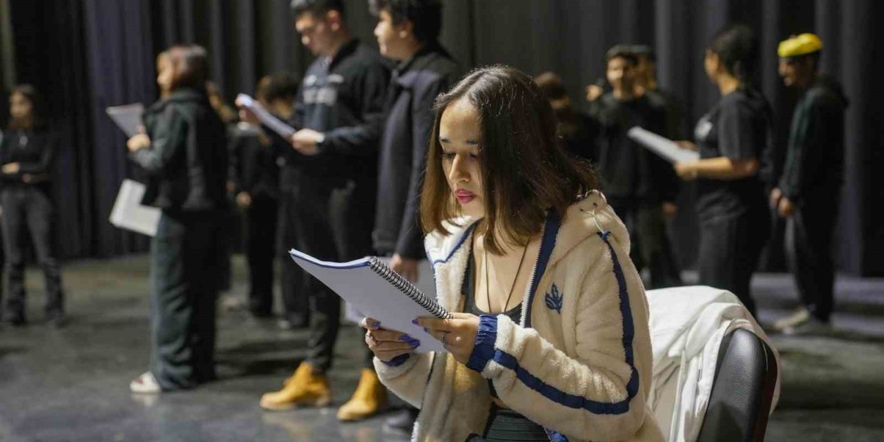 Mersin’de Tiyatroya İlgi Artıyor, Kurslar Yoğun Katılımla Sürüyor