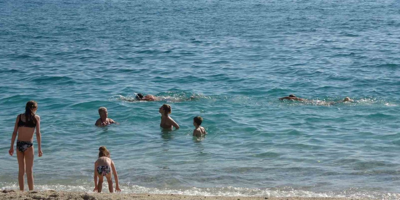 Alanya’da Mart Ayında Deniz Keyfi