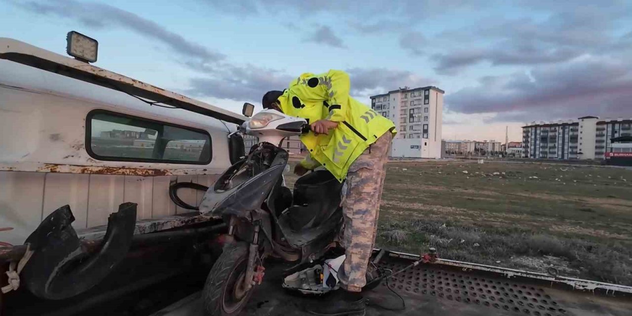 Karaman’da Elektrikli Bisiklet Sürücüsü Yaptığı Kazada Yaralandı