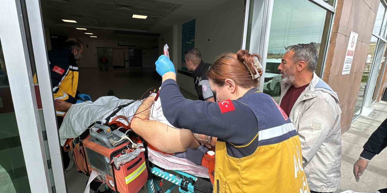 Önce Boşanma Aşamasında Olduğu Eşini, Sonra Kendisini Bıçakladı