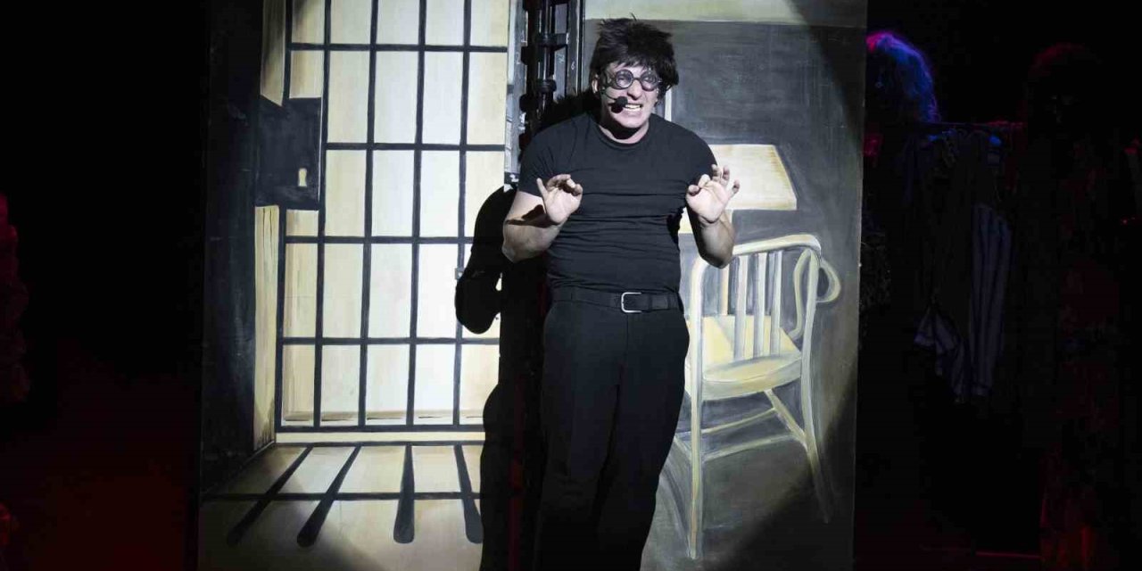 Mersin’de Tiyatro Şöleni ‘eyvah Nadir’ İle Sona Erdi