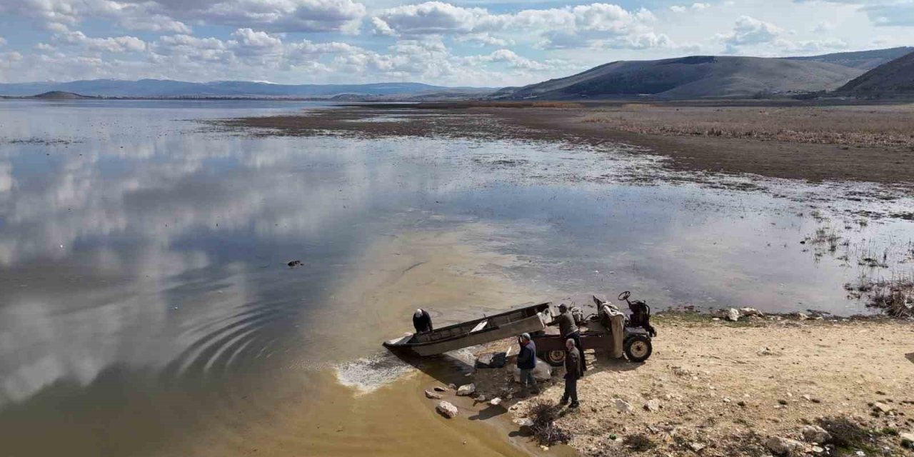 Çavuşçu Gölü Çatlamış Topraktan Göl Görünümüne Kavuşmaya Başladı