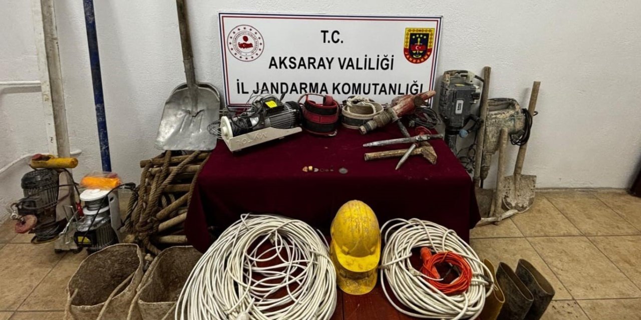 Aksaray’da Define Avcıları Tarihi Eserlerle Suçüstü Yakalandı