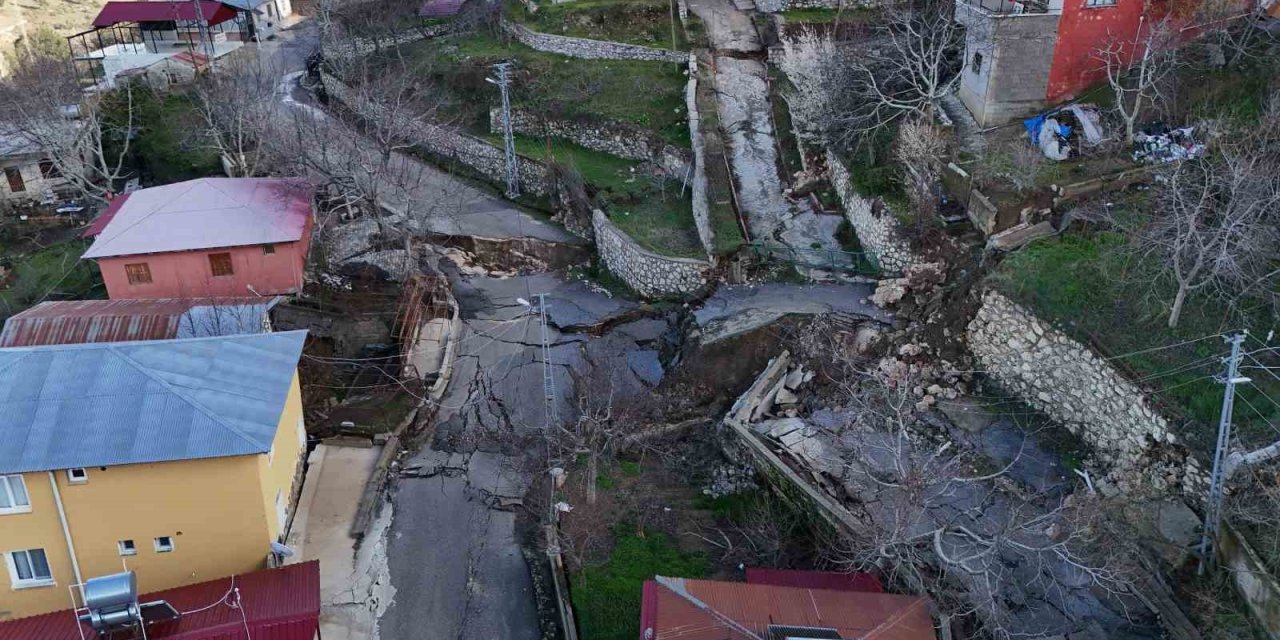 Mersin’deki Heyelan Bölgesi Havadan Görüntülendi