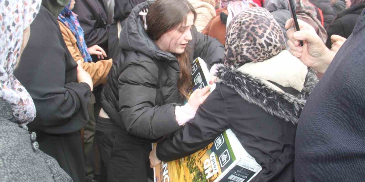 Konya’da Ucuz Televizyon İzdihamı