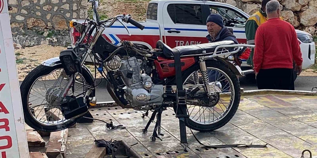 Mersin’de Motosiklet Kazası: 14 Yaşındaki Sürücü Hayatını Kaybetti