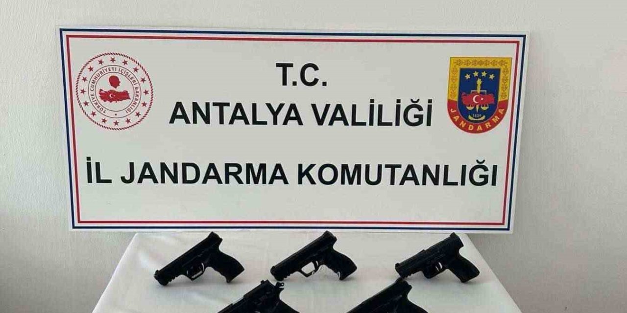 Antalya’da Kaçak Silah Operasyonu