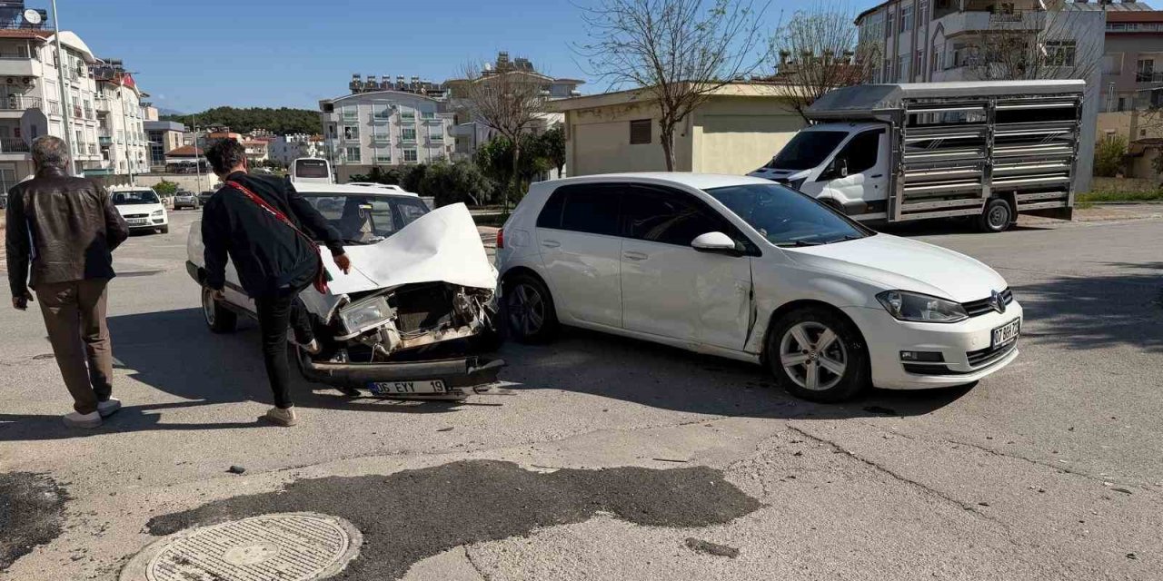 Trafik Kazası Ucuz Atlatıldı, Ehliyetini Yenilemeyen Sürücüye Ceza Yağdı
