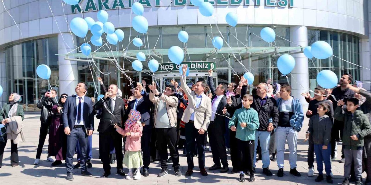 Karatay’da Mavi Balonlar Gökyüzüne Bırakıldı