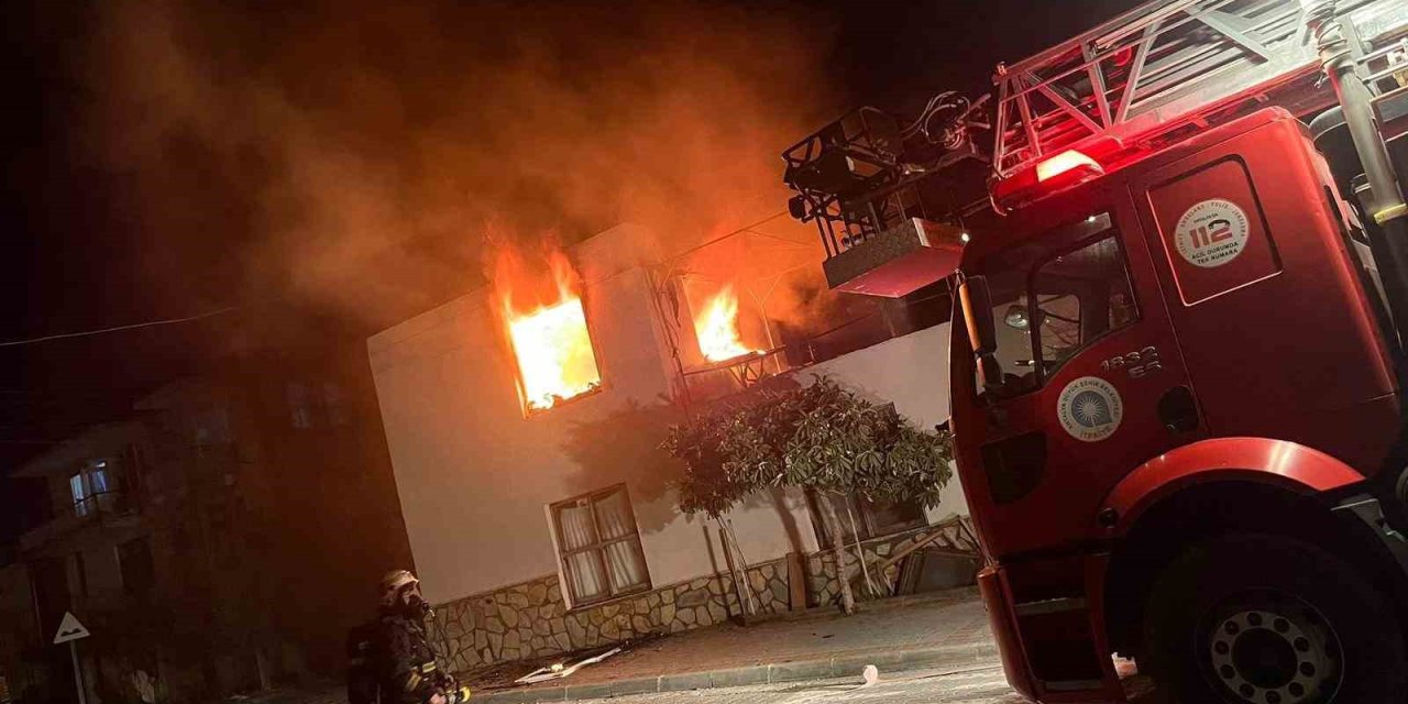 Yanan Evde Dumandan Etkilenen İki Çocuk Hastaneye Kaldırıldı