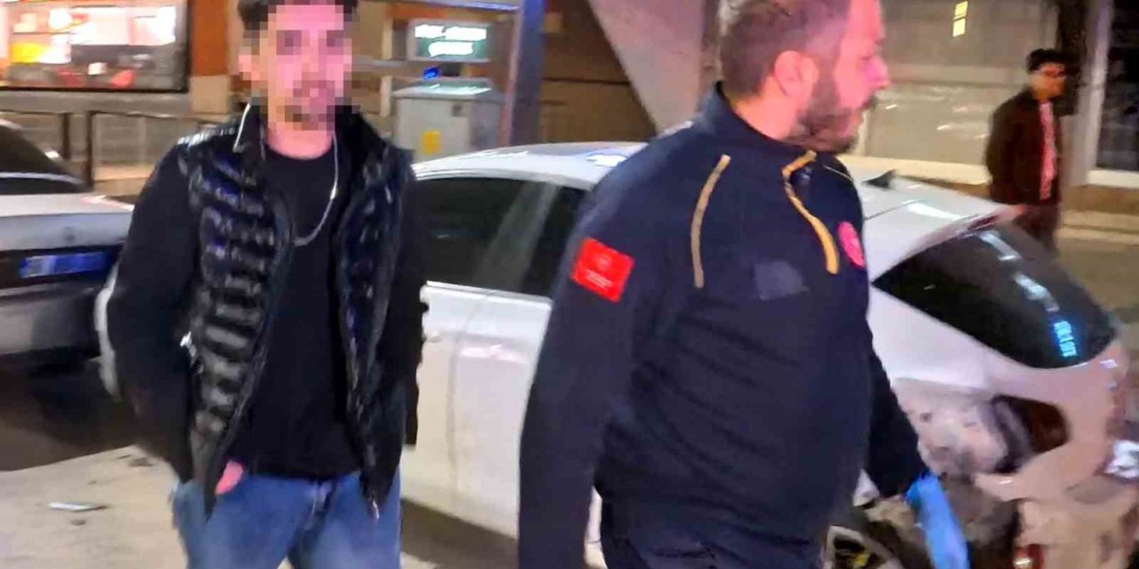 Alkollü Halde Direksiyona Geçti, 3 Araca Birden Çarptı