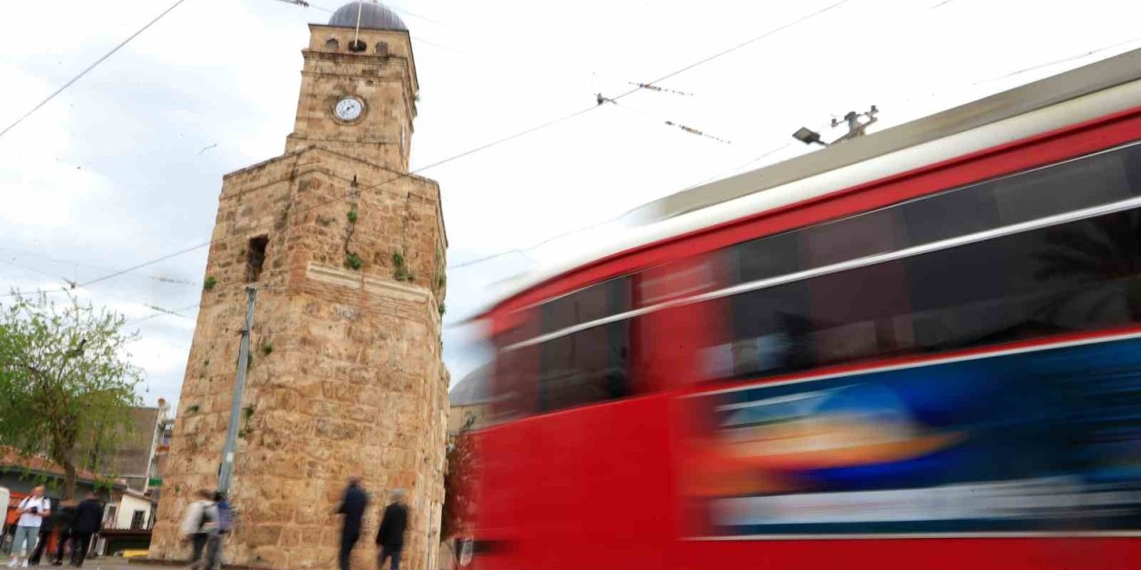 Antalya’da Tarihi Saat Kulesi’nde Zaman Bir Kez Daha Durdu