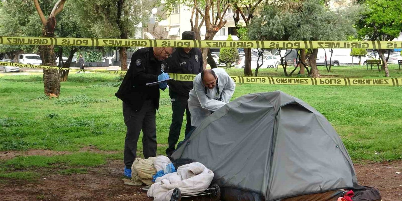 Parka Kurduğu Çadırda Yaşayan Adam Ölü Bulundu