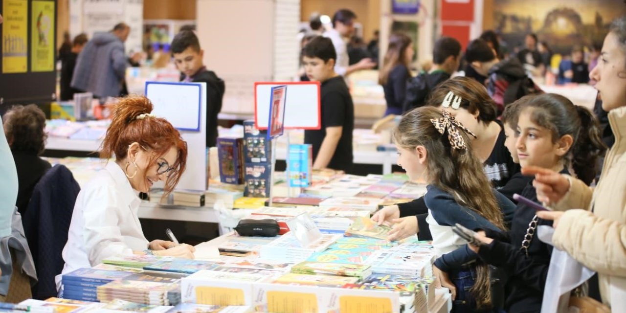 Kepez Kitap Fuarı Kitapseverlerin Akınına Uğruyor