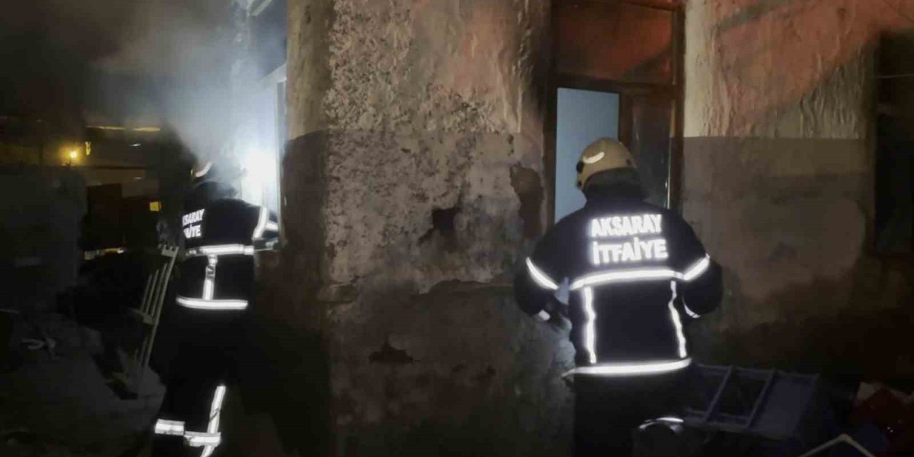 Metruk Evde Çıkan Yangın Paniğe Neden Oldu