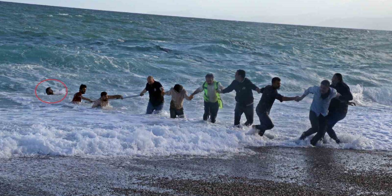 Can Pazarının Yaşandığı Sahilde Boğulan Genç Yüzündeki Egzama İçin Denize Girmiş