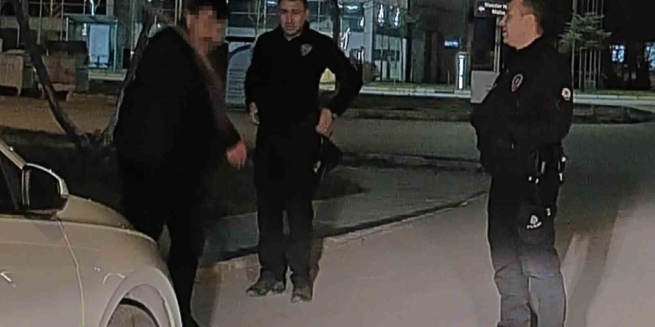 Aksaray Polisinin Elinde Keser Olan Adamla İmtihanı Kamerada