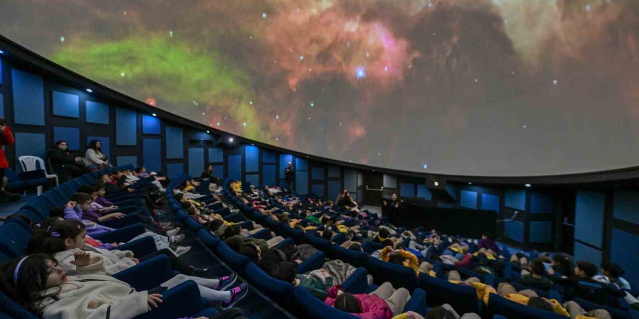 Mercan Bilim Merkezi Planetaryumu Çocukları Evrenle Buluşturuyor