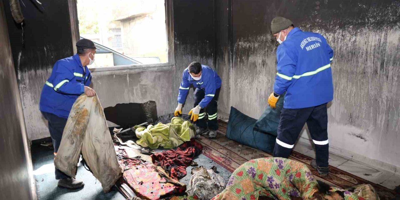 Belediye Ekipleri Yangının İzlerini Sildi, Değerli Eşyaları Teslim Etti