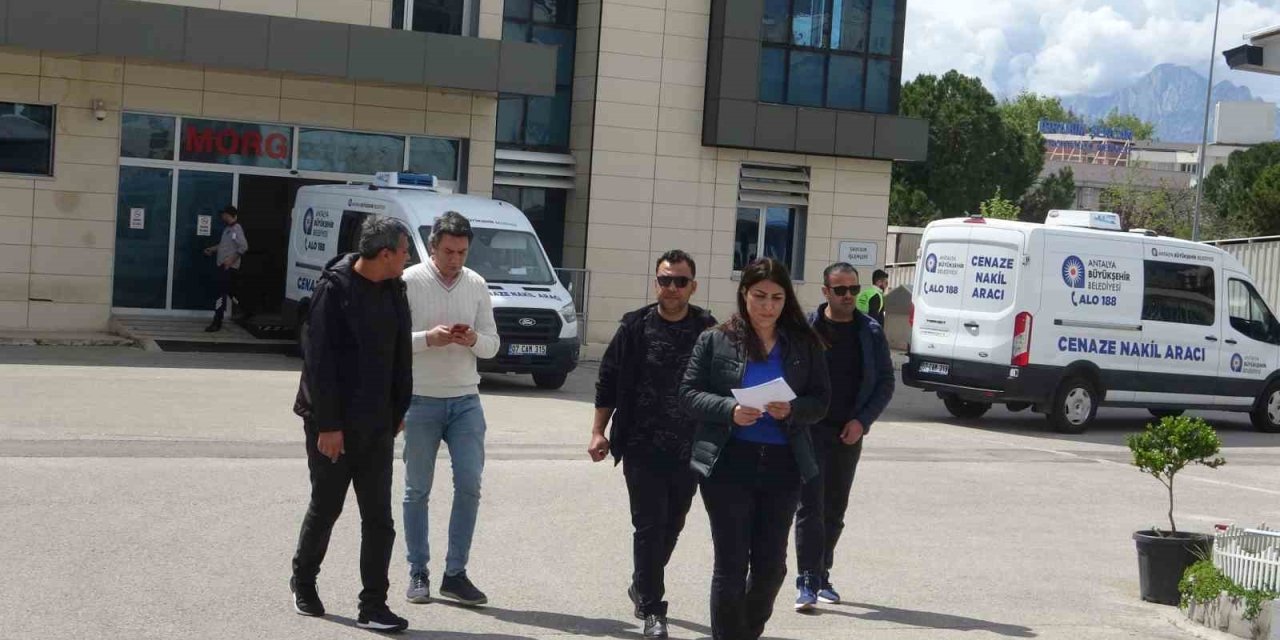 Ekmek Almak İçin Markete Giden Yaşlı Adam Çöp Kamyonunun Altında Hayatını Kaybetti