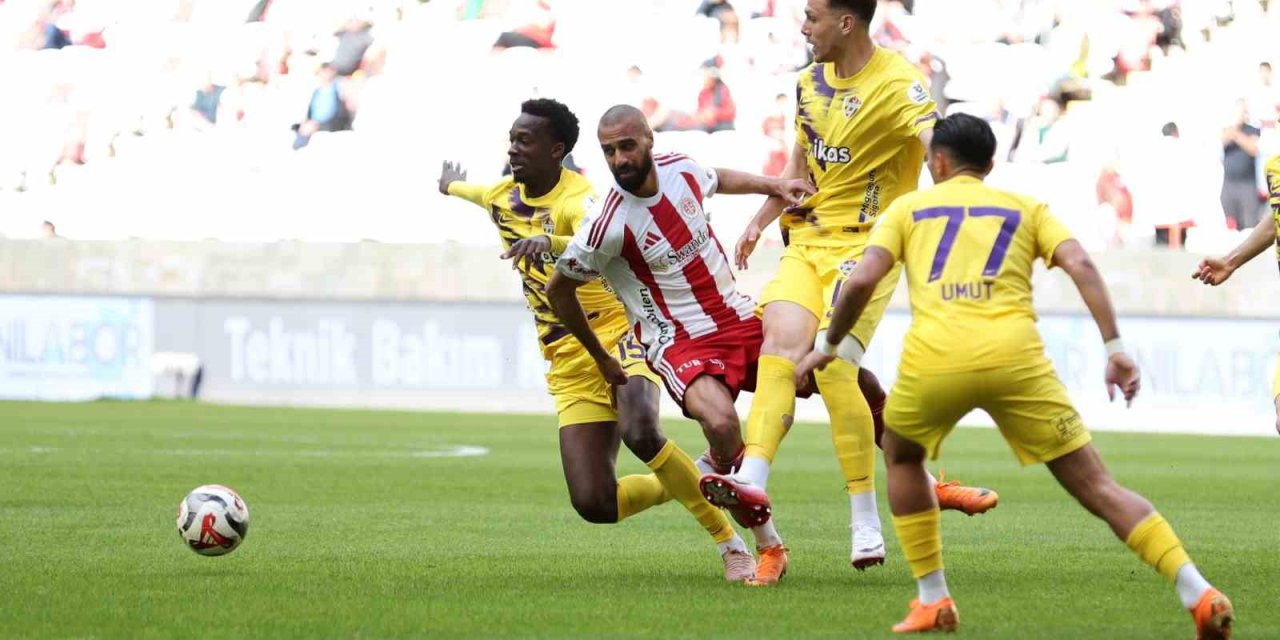 Trendyol Süper Lig: Antalyaspor: 0 - Eyüpspor: 0 (ilk Yarı)