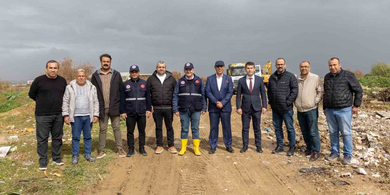 Manavgat Belediyesinden Nehir Ağzında Temizlik Çalışması