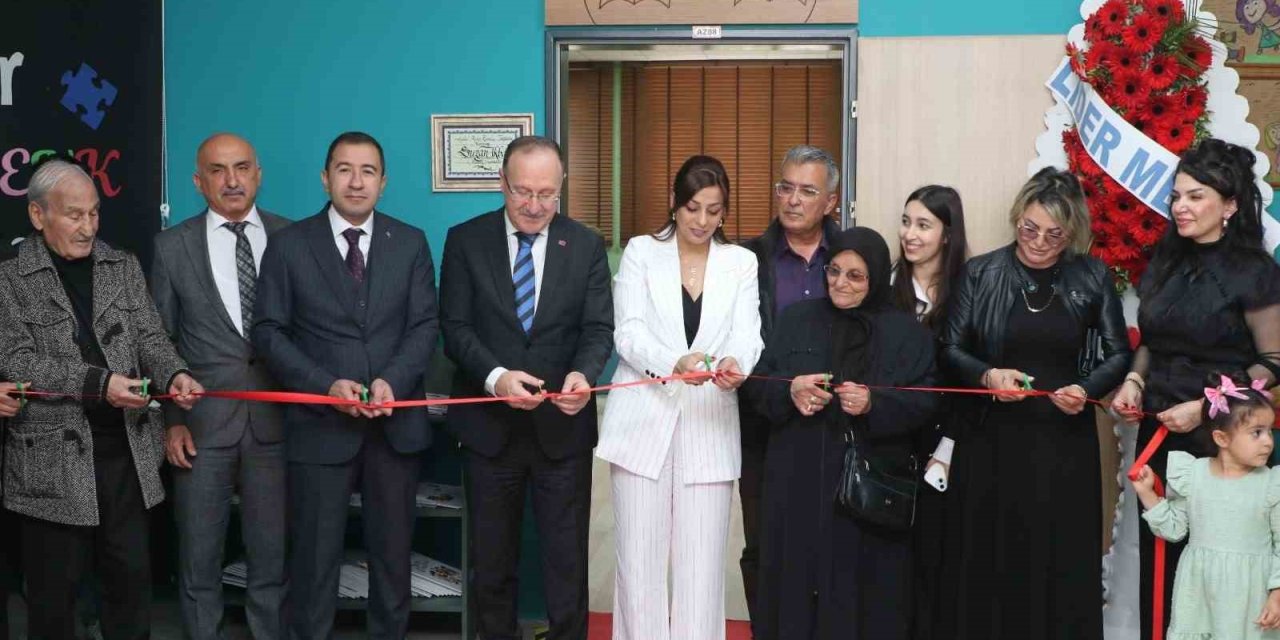 Suzan Teyze’nin Adı Dede Korkut’ta Kütüphaneye Verildi