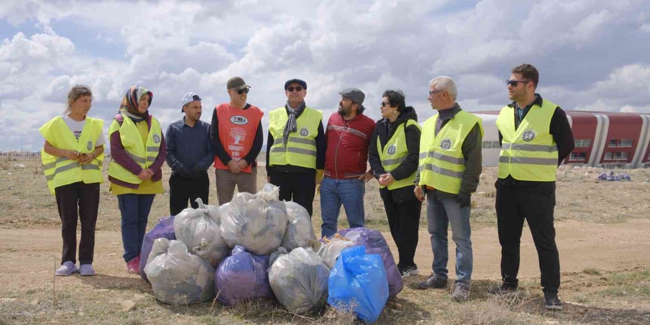 Karaman’da "bugün Temizle, Yarın Nefes Al" Sloganıyla Doğaya Atılan Çöpler Toplandı