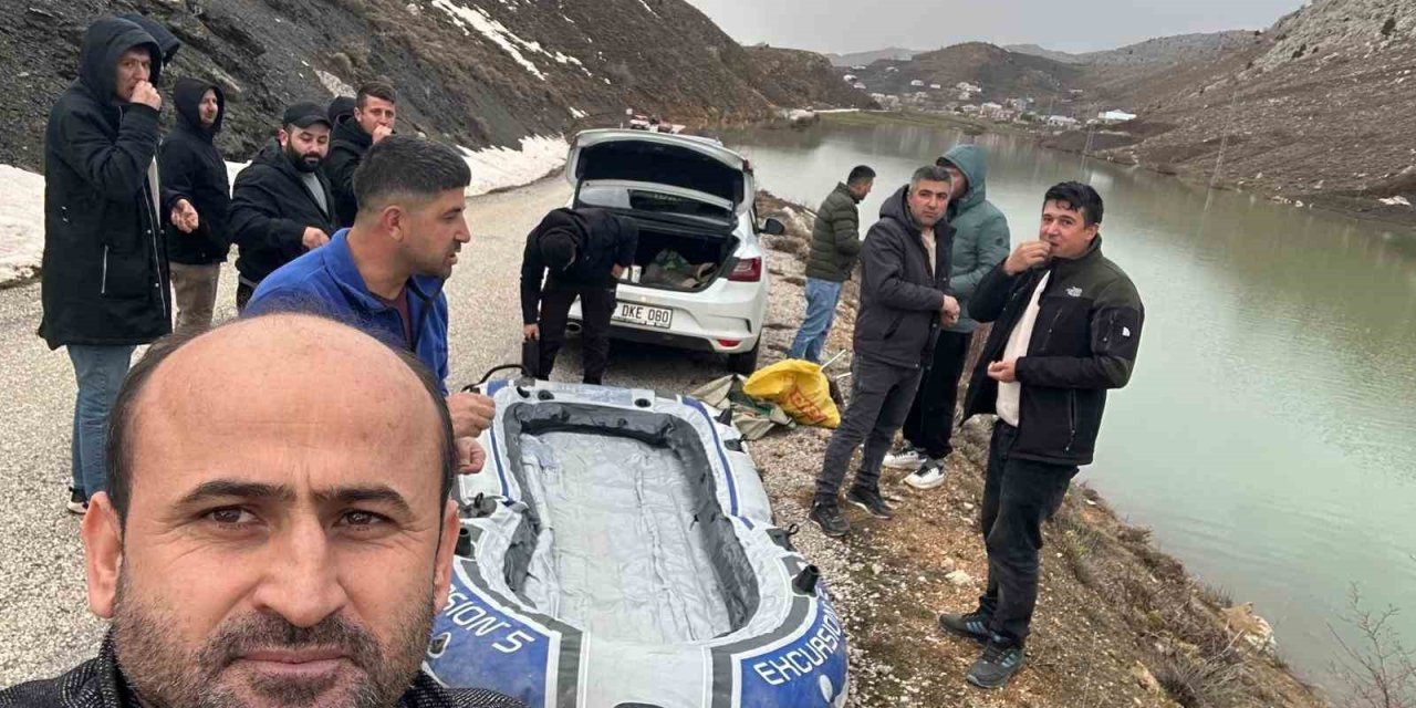 Göle Dönen Yayla Yolundan Botla Geçip Köylerine Gittiler