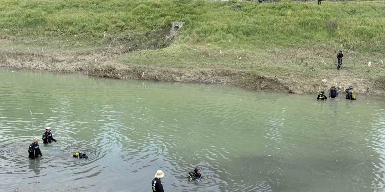Tarsus’ta Irmakta Kaybolan Genci Arama Çalışmaları Sürüyor