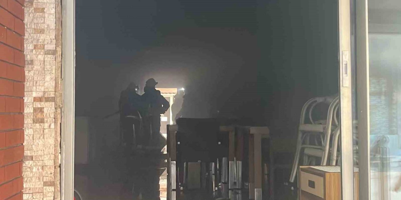 Alanya’da Tadilattaki Otelde Çıkan Yangın Korkuttu