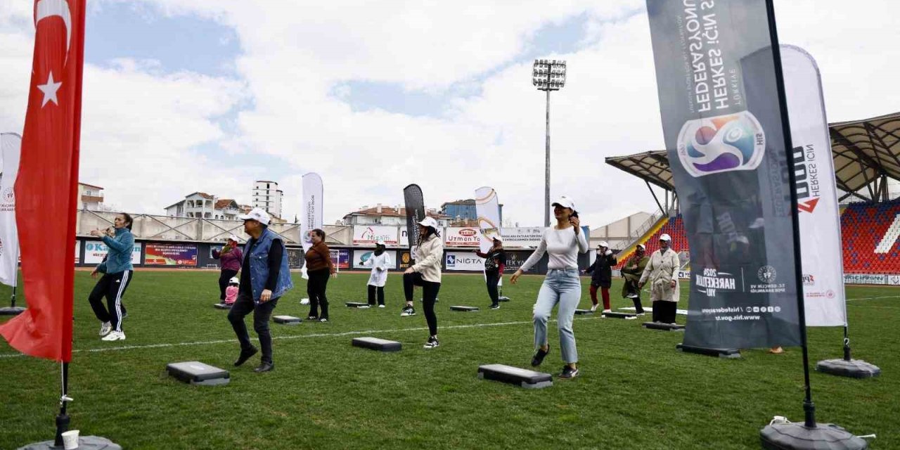Dünya Sağlık Günü’nde "koşabiliyorken Koş" Yürüyüşüne Yoğun İlgi