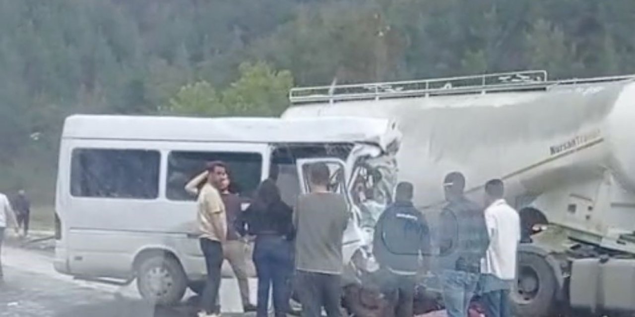 Isparta-antalya Karayolunda Feci Kaza: 7 Ölü