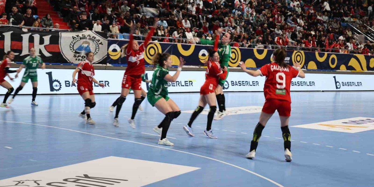 A Milli Kadın Hentbol Takımı Macaristan’a 42-23 Mağlup Oldu