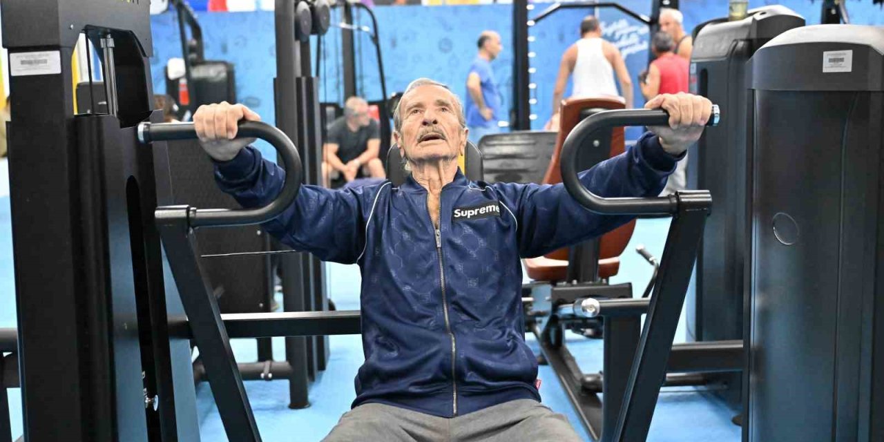 Spor Tutkunu 86 Yaşındaki ’süper Dede’, Gençlere Taş Çıkartıyor