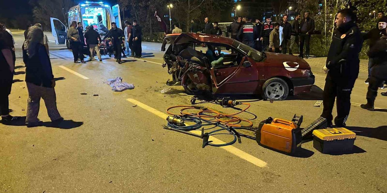 Finike-kumluca Yolunda Kaza: 1 Ölü, 5 Yaralı