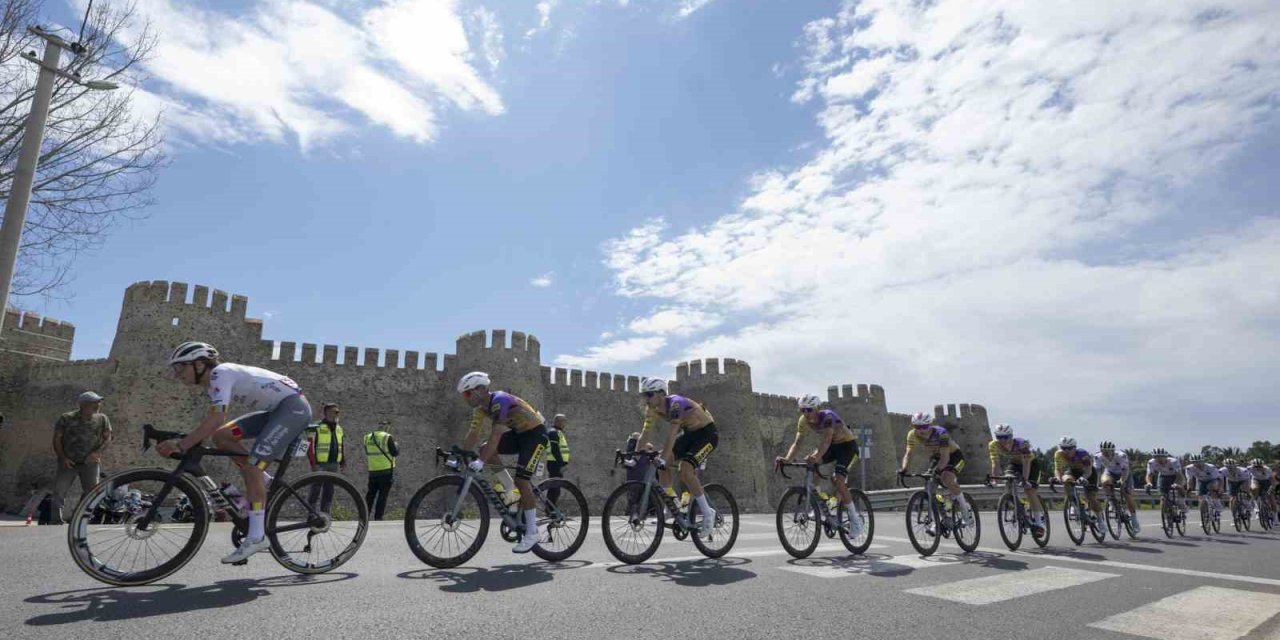 Tour Of Mersin’in İlk Etabı Anamur’dan Başladı, Sporcular 118 Kilometre Pedalladı