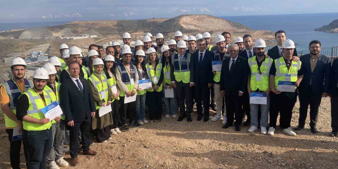 Bakan Bak Akkuyu Ngs’de Konuştu: "büyüyen, Gelişen, Güçlü Bir Türkiye Var"