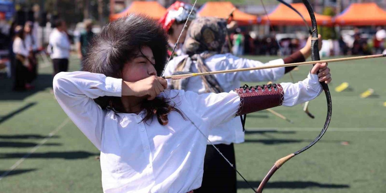 Mersin’de Geleneksel Okçuluk Şöleni: 13 İlçeden 150 Sporcu Katıldı