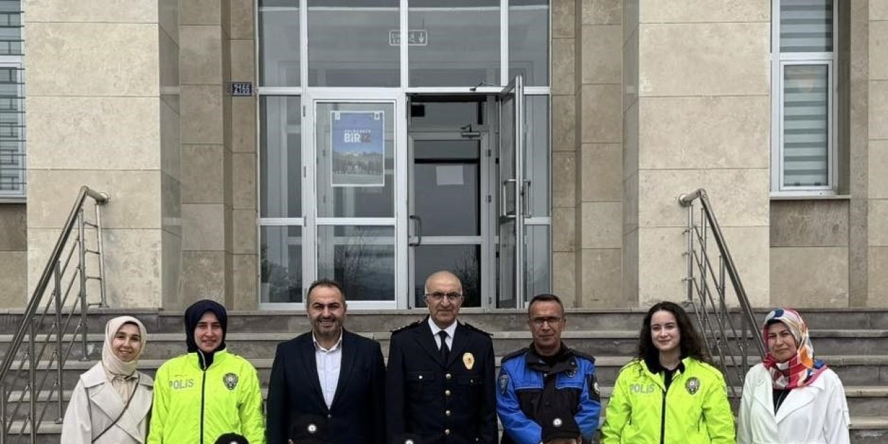Minik Öğrencilerden Beyşehir Emniyetine Sürpriz