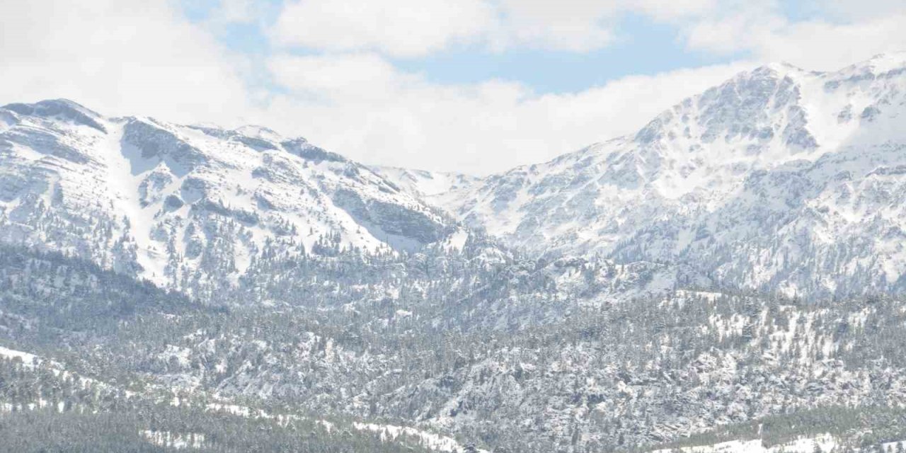 Antalya’nın Zirvelerinde Nisan Ayında Kar Sürprizi