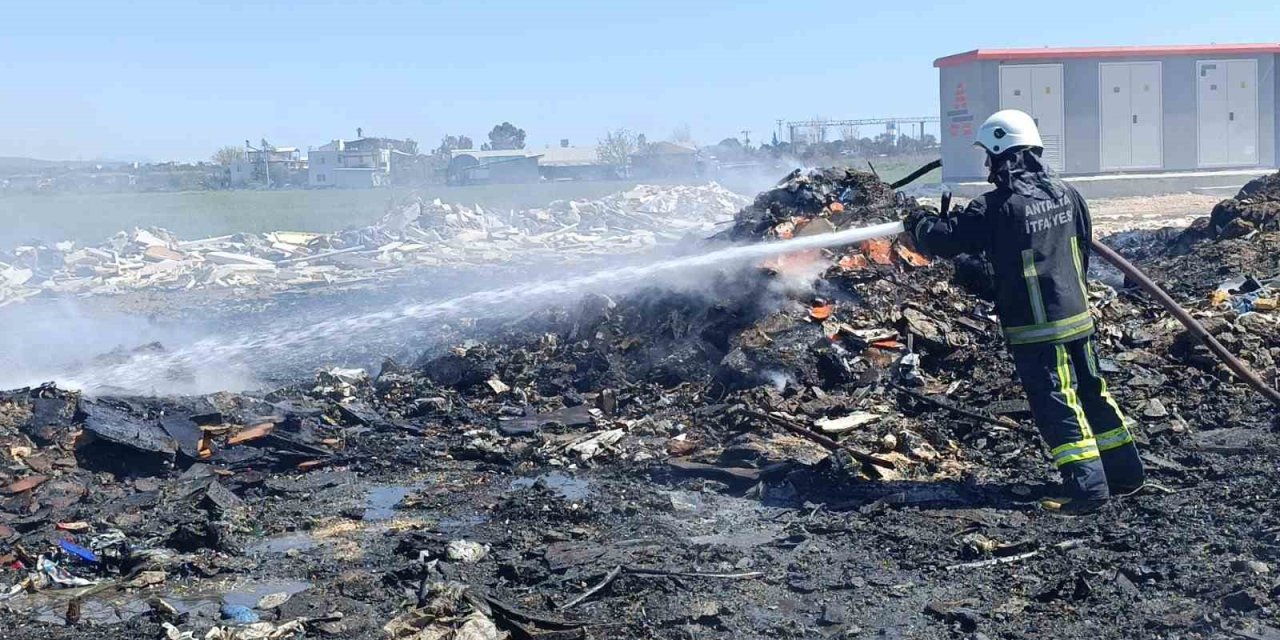 Çöp Ve Hurdalar Yine Alev Aldı Vatandaşlar Duruma İsyan Etti