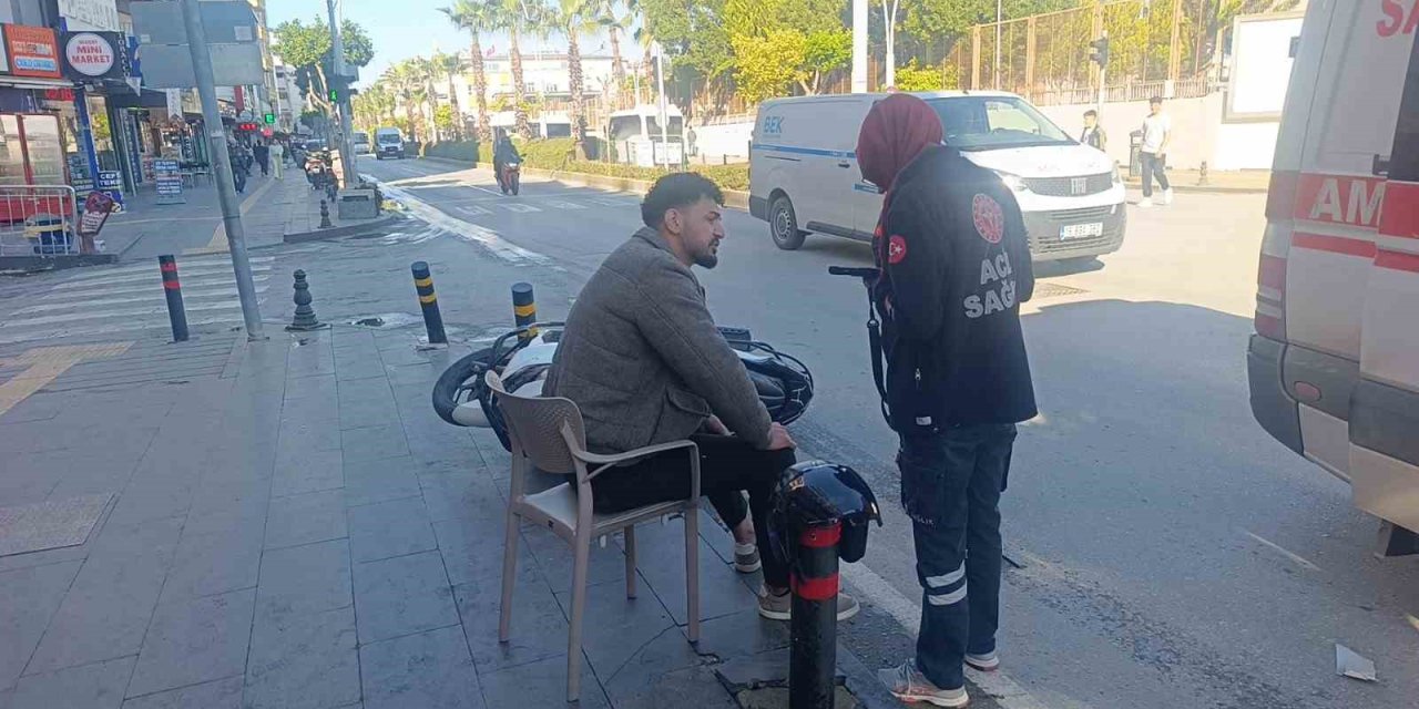 Otomobil İle Motosikletin Çarpıştığı Kazada 1 Kişi Yaralandı