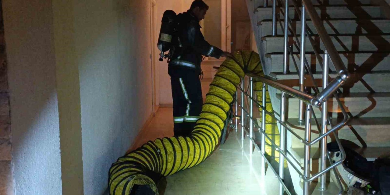 Manavgat’ta Site İçerisinde Çıkan Depo Yangını Korkuttu