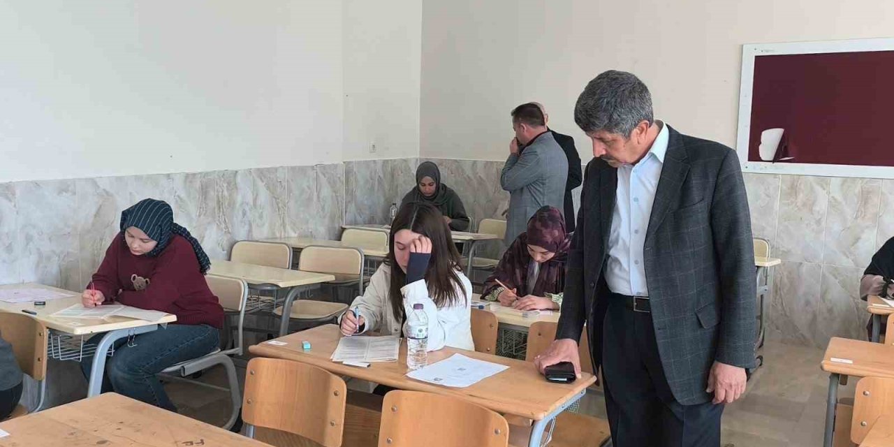 Mersin’de Gençler Umre Ödüllü Bilgi Yarışmasında Buluştu