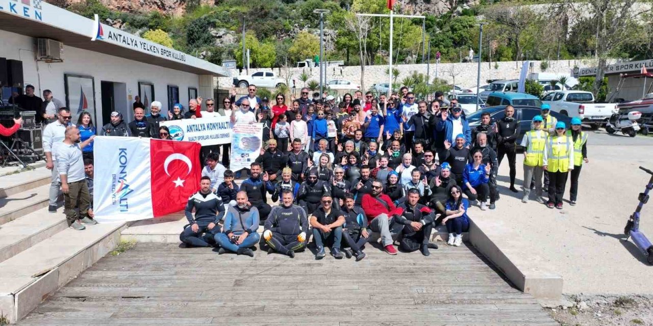 Konyaaltı Sahili’nde Deniz Dibi Ve Kıyı Temizliği Yapıldı